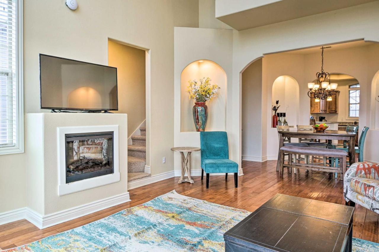 Luxe Branson Retreat With Mtn Views And Pool Access! Appartement Buitenkant foto