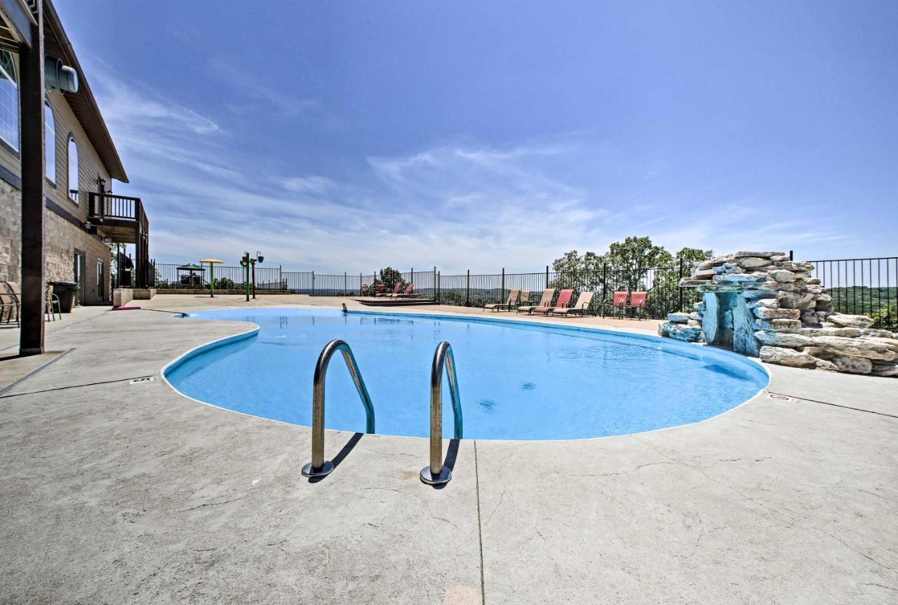 Luxe Branson Retreat With Mtn Views And Pool Access! Appartement Buitenkant foto