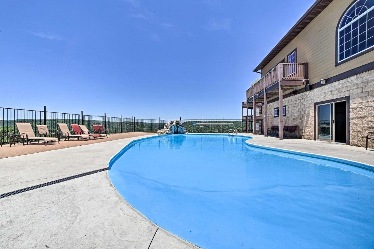 Luxe Branson Retreat With Mtn Views And Pool Access! Appartement Buitenkant foto