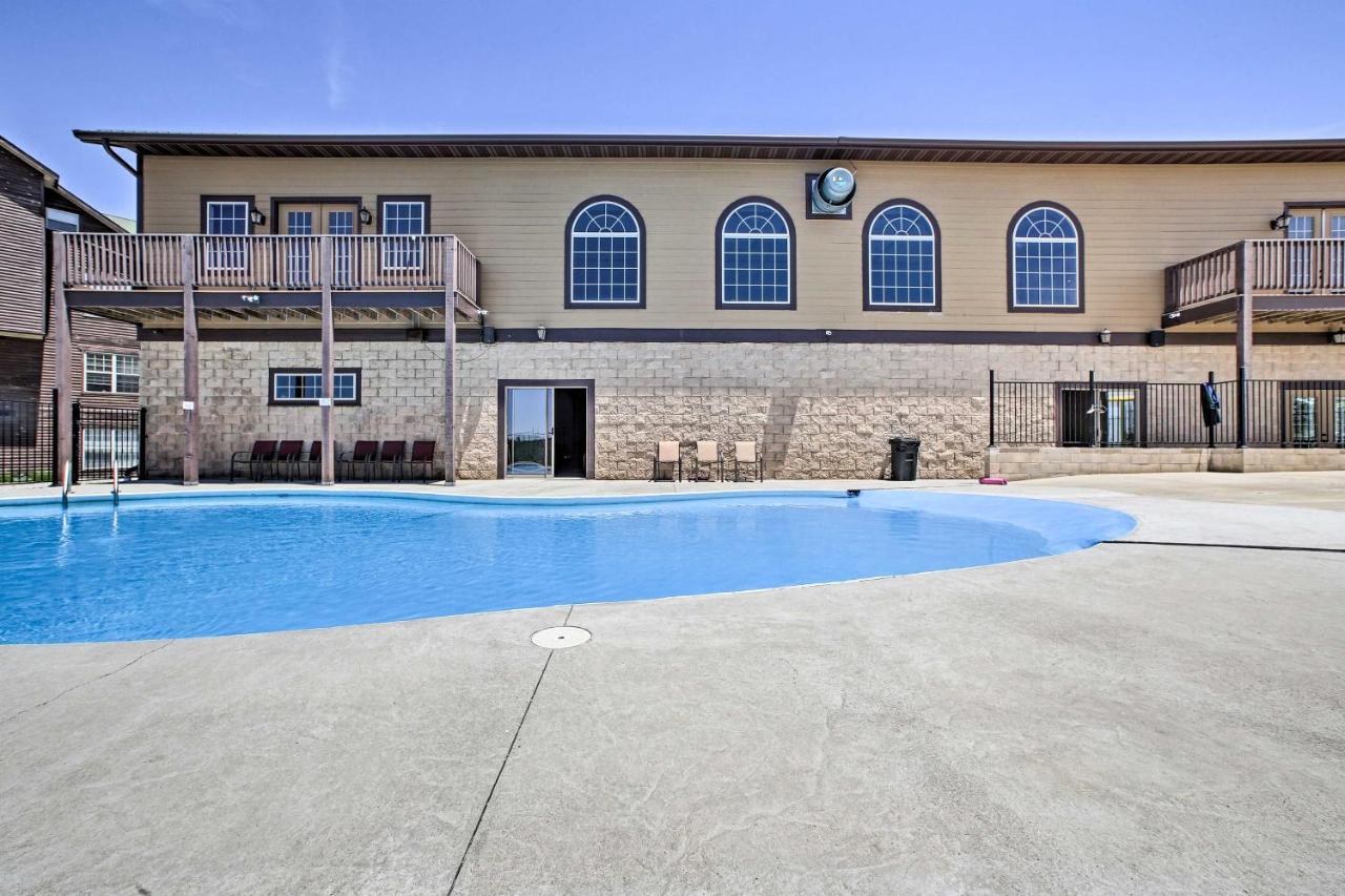 Luxe Branson Retreat With Mtn Views And Pool Access! Appartement Buitenkant foto