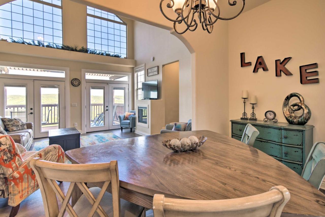 Luxe Branson Retreat With Mtn Views And Pool Access! Appartement Buitenkant foto