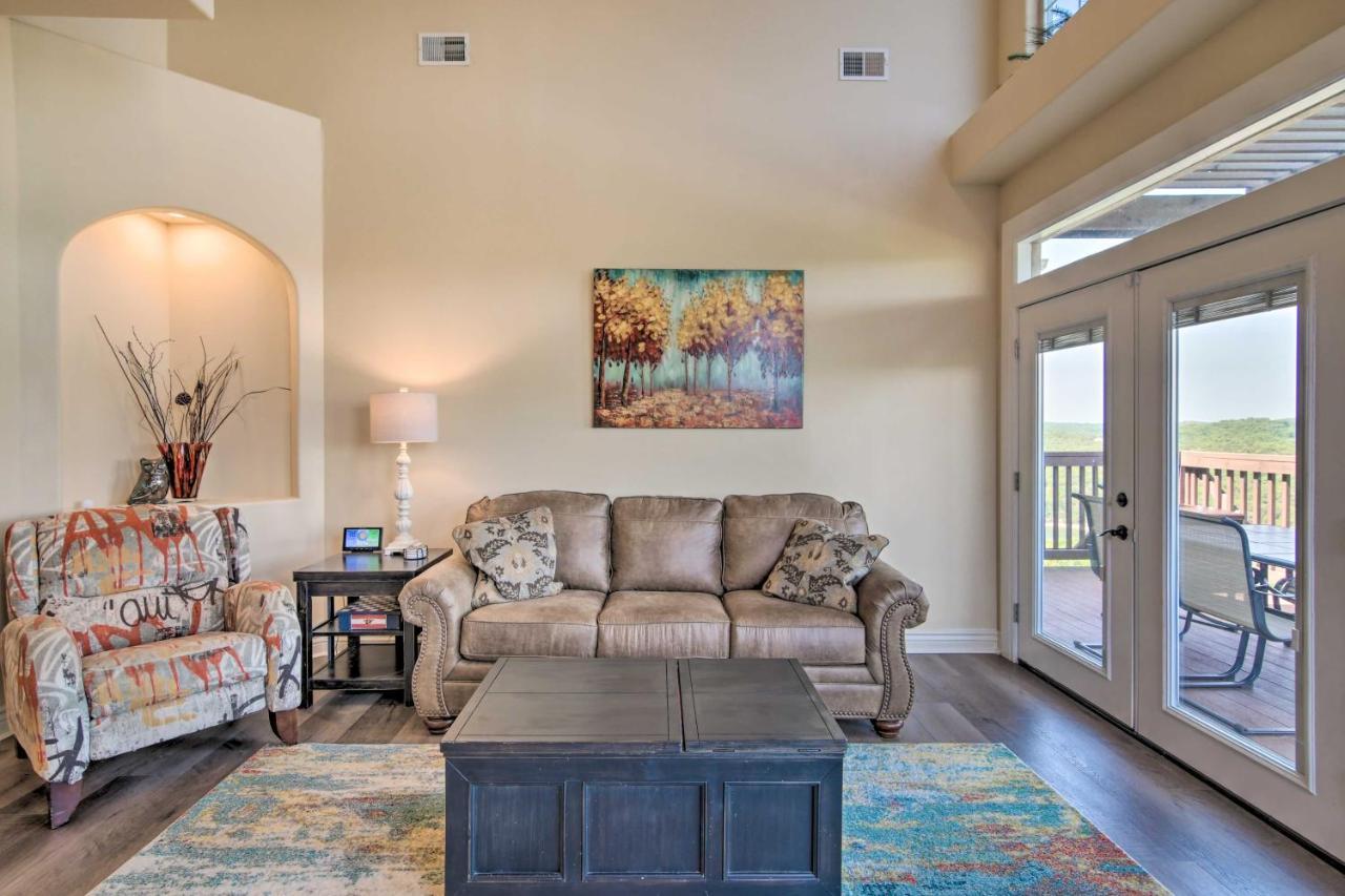 Luxe Branson Retreat With Mtn Views And Pool Access! Appartement Buitenkant foto