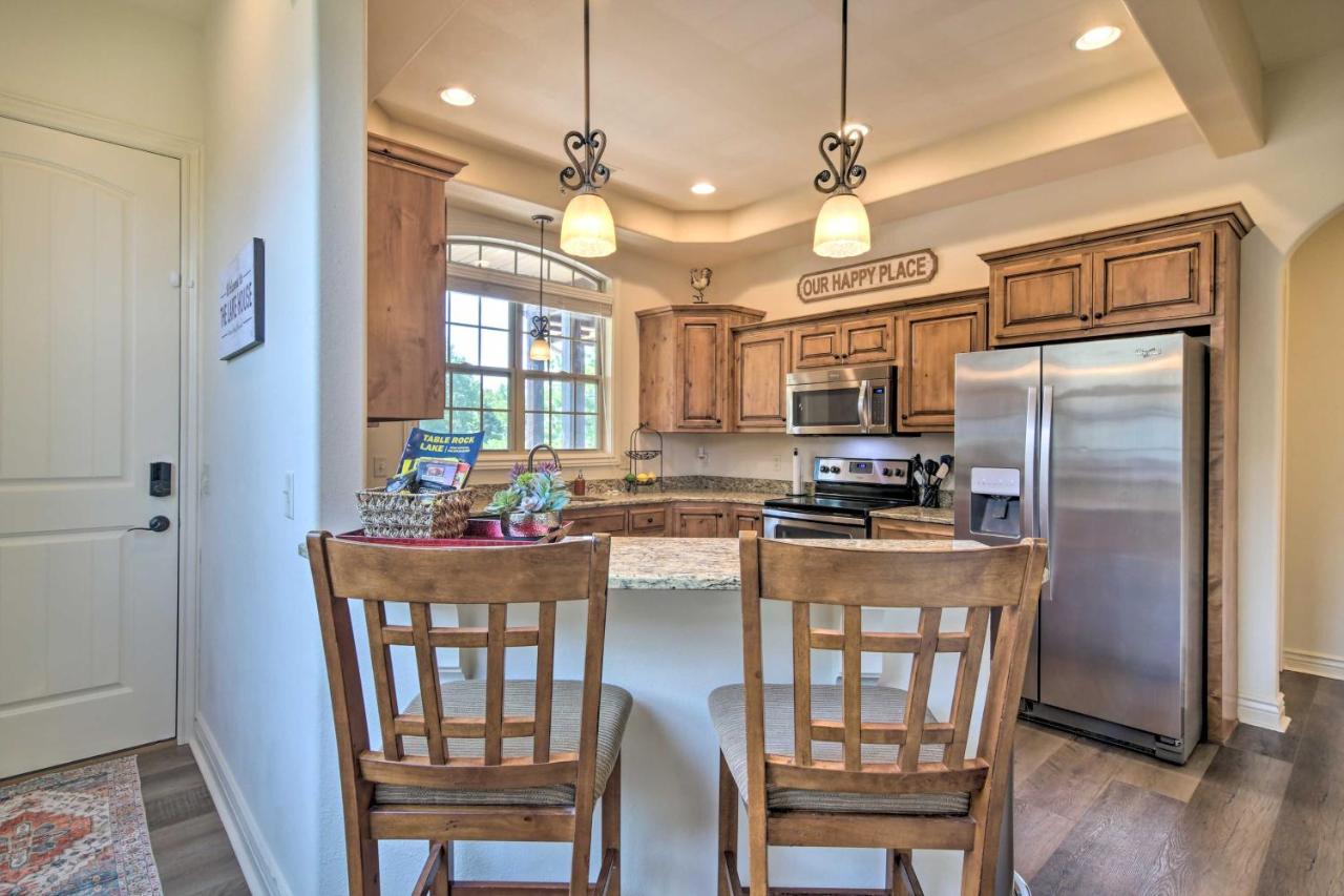 Luxe Branson Retreat With Mtn Views And Pool Access! Appartement Buitenkant foto