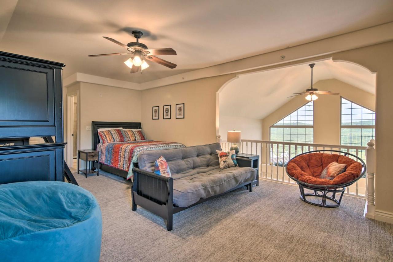 Luxe Branson Retreat With Mtn Views And Pool Access! Appartement Buitenkant foto