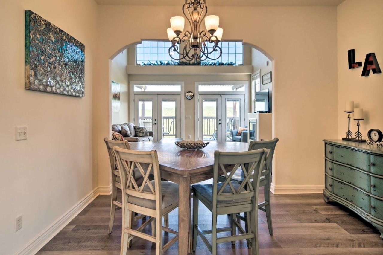Luxe Branson Retreat With Mtn Views And Pool Access! Appartement Buitenkant foto