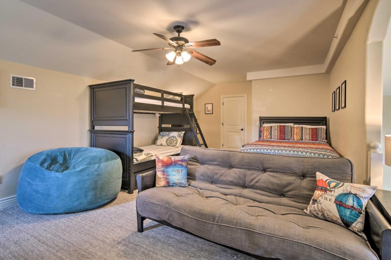 Luxe Branson Retreat With Mtn Views And Pool Access! Appartement Buitenkant foto