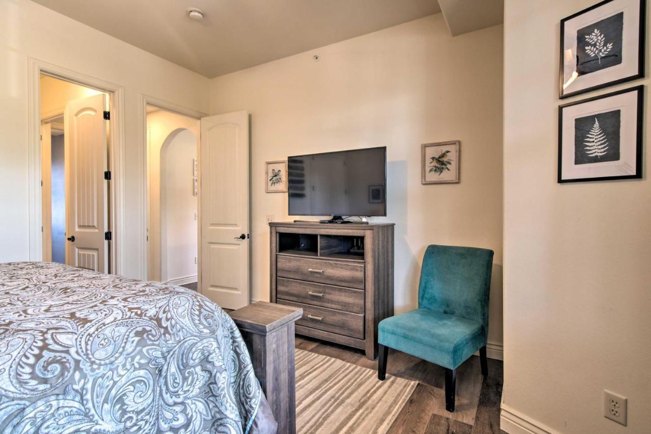 Luxe Branson Retreat With Mtn Views And Pool Access! Appartement Buitenkant foto