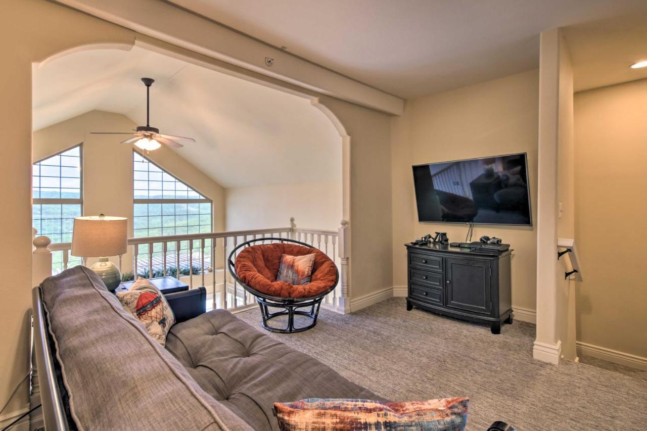 Luxe Branson Retreat With Mtn Views And Pool Access! Appartement Buitenkant foto