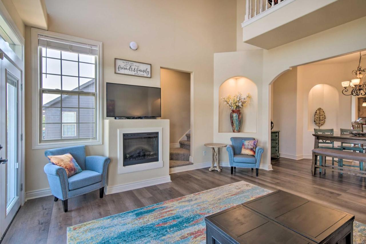 Luxe Branson Retreat With Mtn Views And Pool Access! Appartement Buitenkant foto